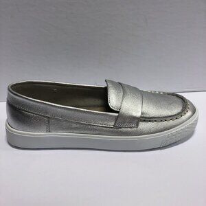 Elephantito Girls Malta Slip-On Loafer Silver Size 1 M Big Kid